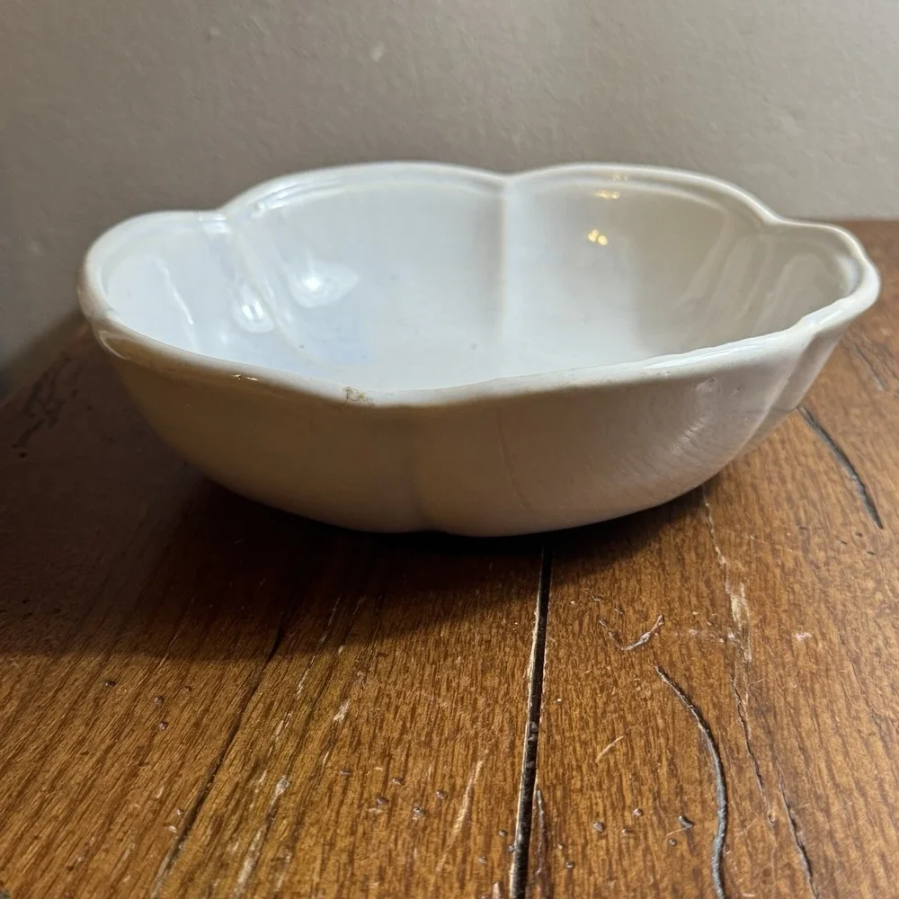 Vintage Art Deco McCoy Pottery Fruit Bowl 7528 Lt Blue Scalloped Rim Pre Owned